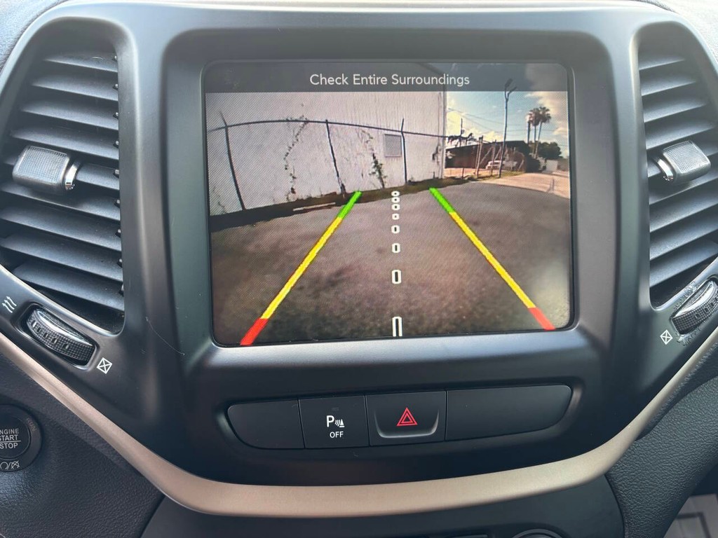 Jeep Cherokee Vehicle Full-screen Gallery Image 20
