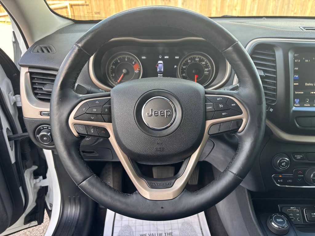 Jeep Cherokee Vehicle Full-screen Gallery Image 22