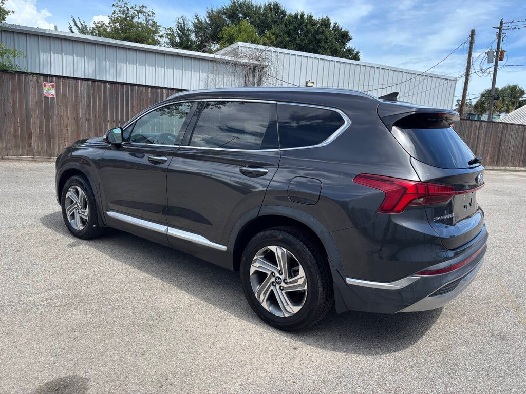 Hyundai Santa Fe Vehicle Full-screen Gallery Image 05