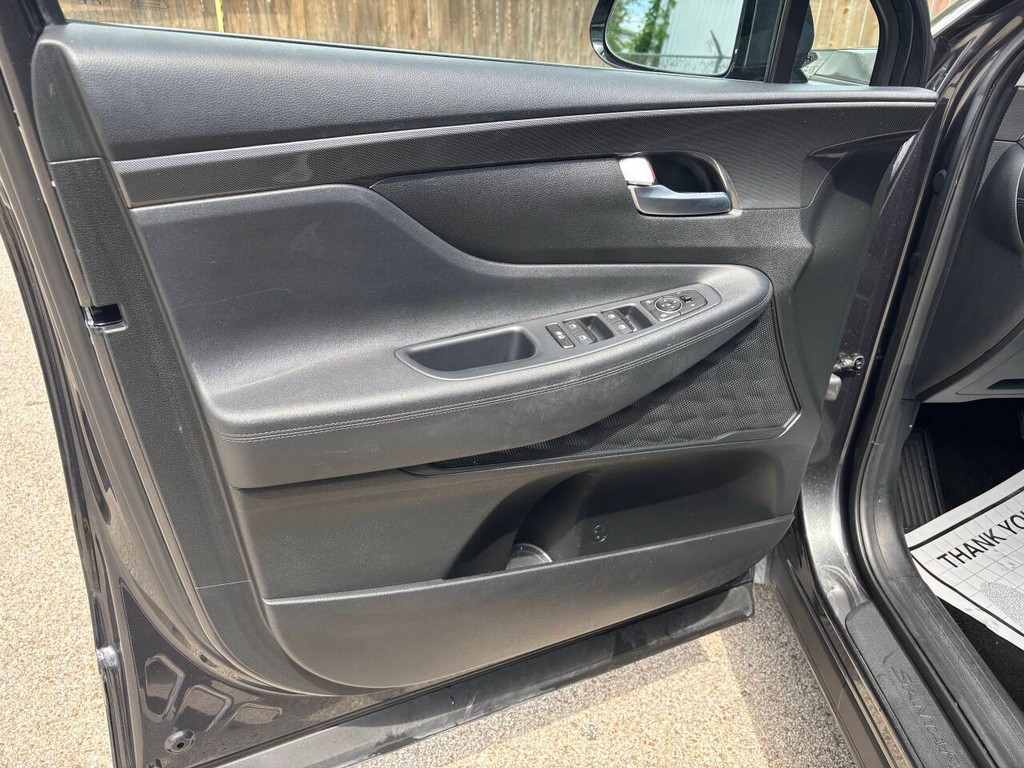 Hyundai Santa Fe Vehicle Full-screen Gallery Image 10