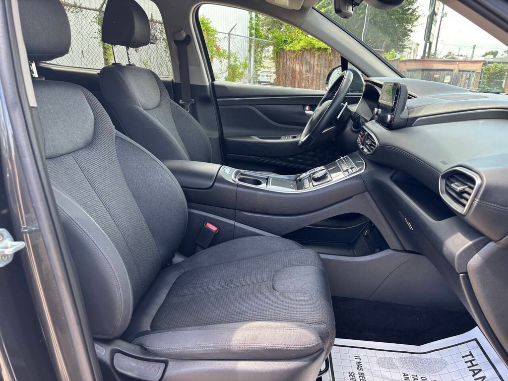 Hyundai Santa Fe Vehicle Full-screen Gallery Image 12