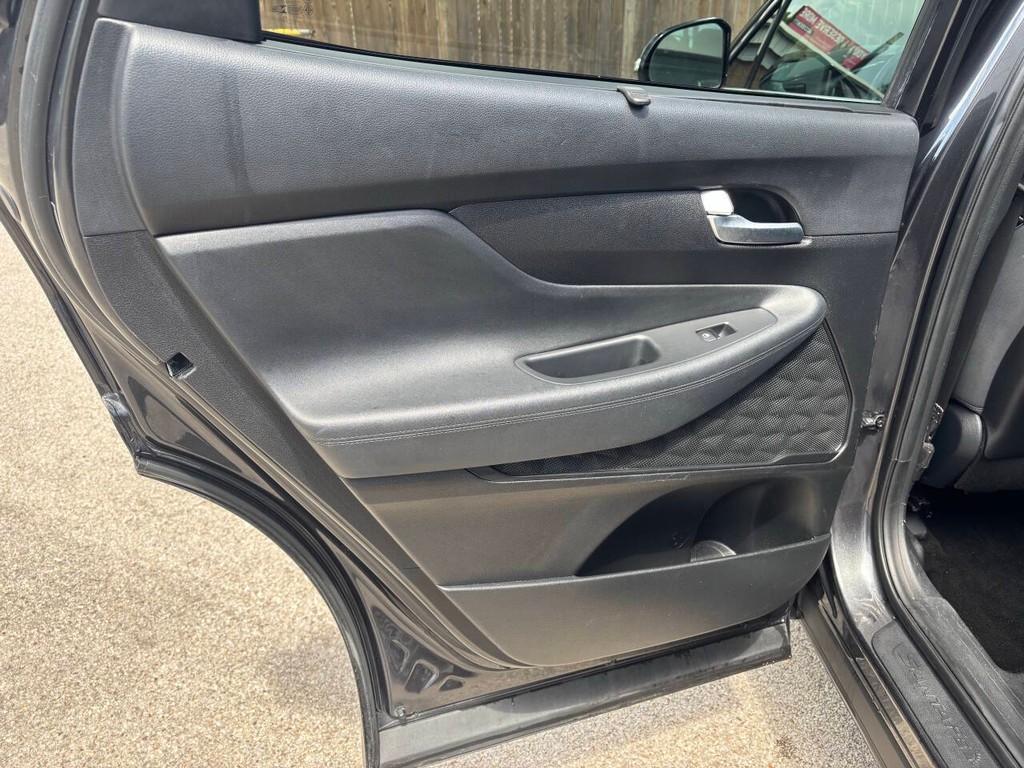 Hyundai Santa Fe Vehicle Full-screen Gallery Image 15