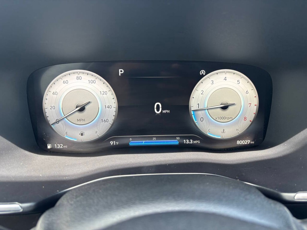 Hyundai Santa Fe Vehicle Full-screen Gallery Image 24