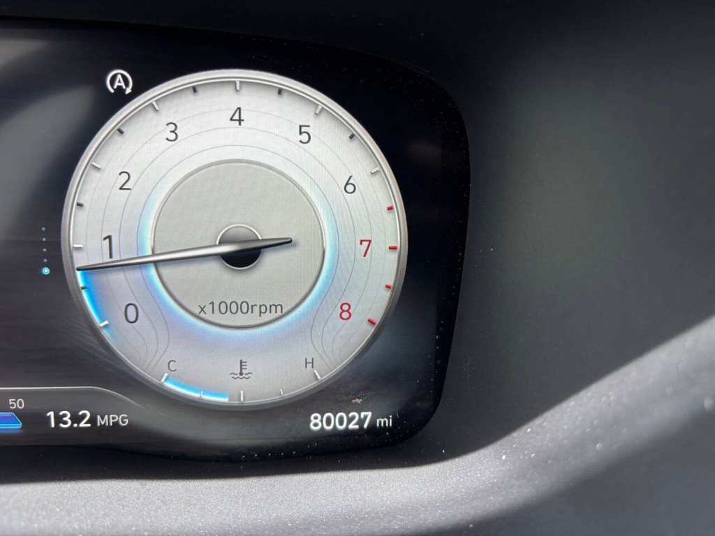 Hyundai Santa Fe Vehicle Full-screen Gallery Image 25