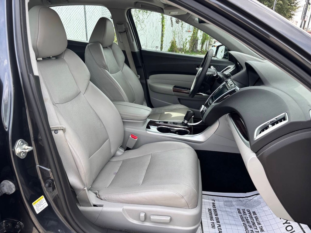 Acura TLX Vehicle Full-screen Gallery Image 12