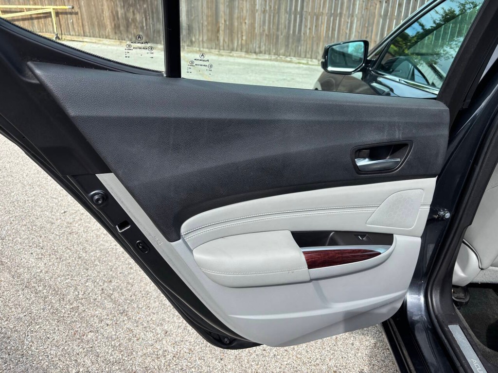 Acura TLX Vehicle Full-screen Gallery Image 15