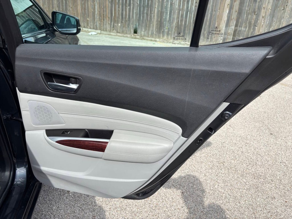 Acura TLX Vehicle Full-screen Gallery Image 17