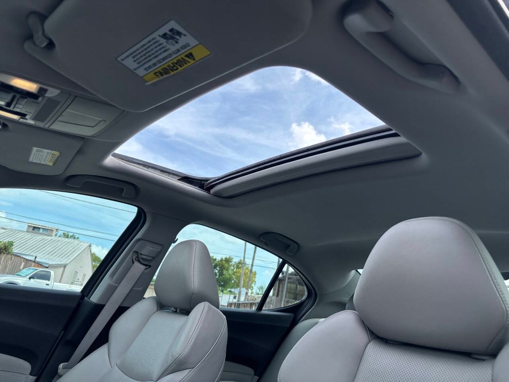 Acura TLX Vehicle Full-screen Gallery Image 28