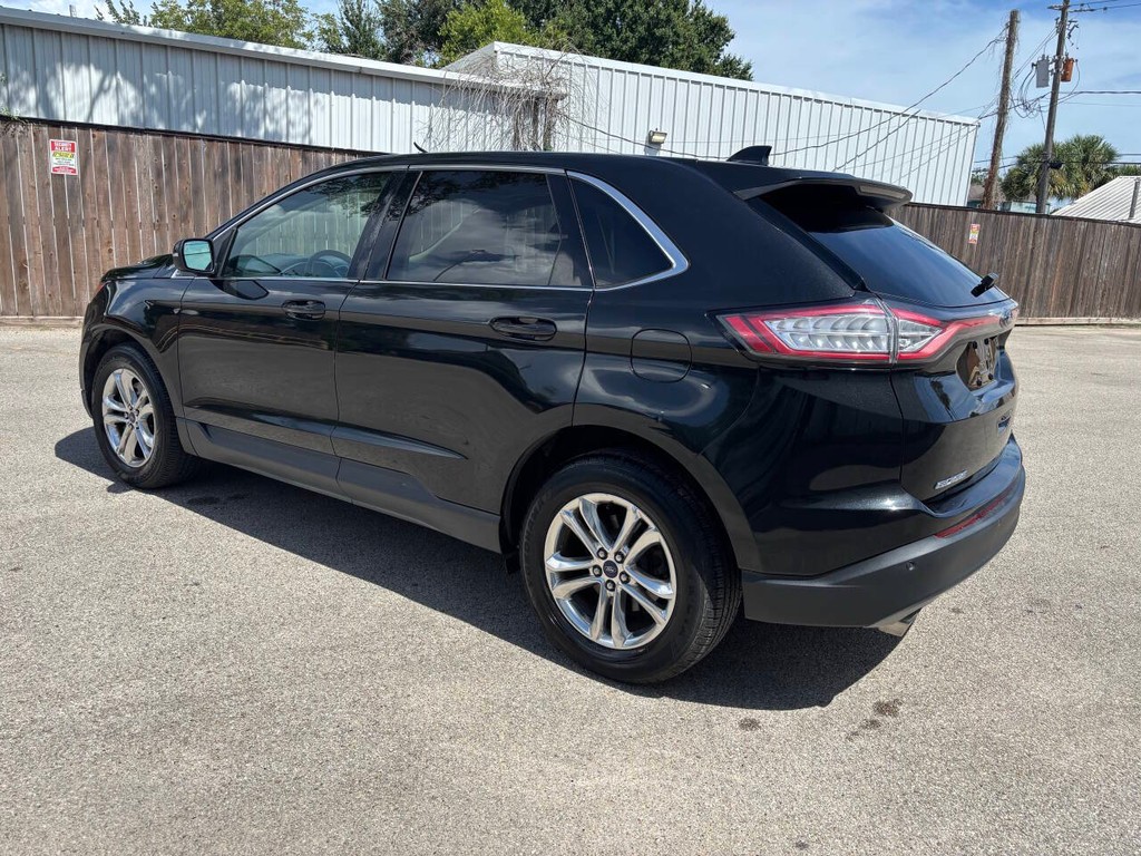 Ford Edge Vehicle Full-screen Gallery Image 05