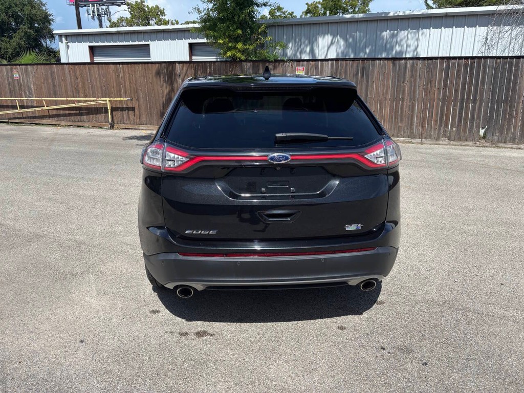Ford Edge Vehicle Full-screen Gallery Image 06