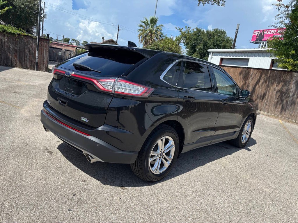Ford Edge Vehicle Full-screen Gallery Image 07