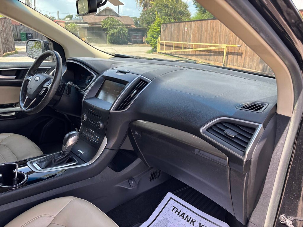 Ford Edge Vehicle Full-screen Gallery Image 11
