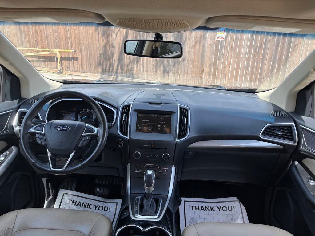 Ford Edge Vehicle Full-screen Gallery Image 18