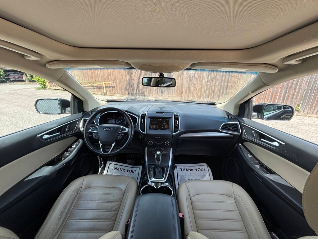 Ford Edge Vehicle Full-screen Gallery Image 19