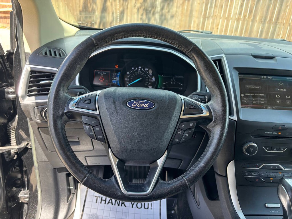Ford Edge Vehicle Full-screen Gallery Image 22