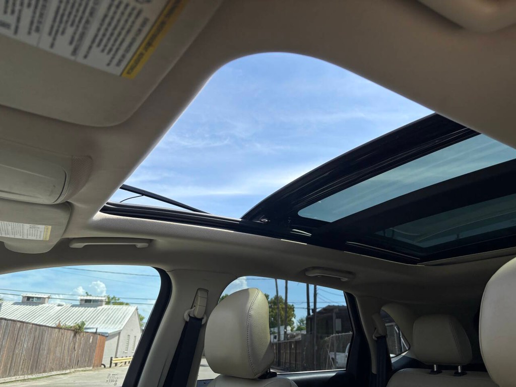 Ford Edge Vehicle Full-screen Gallery Image 29