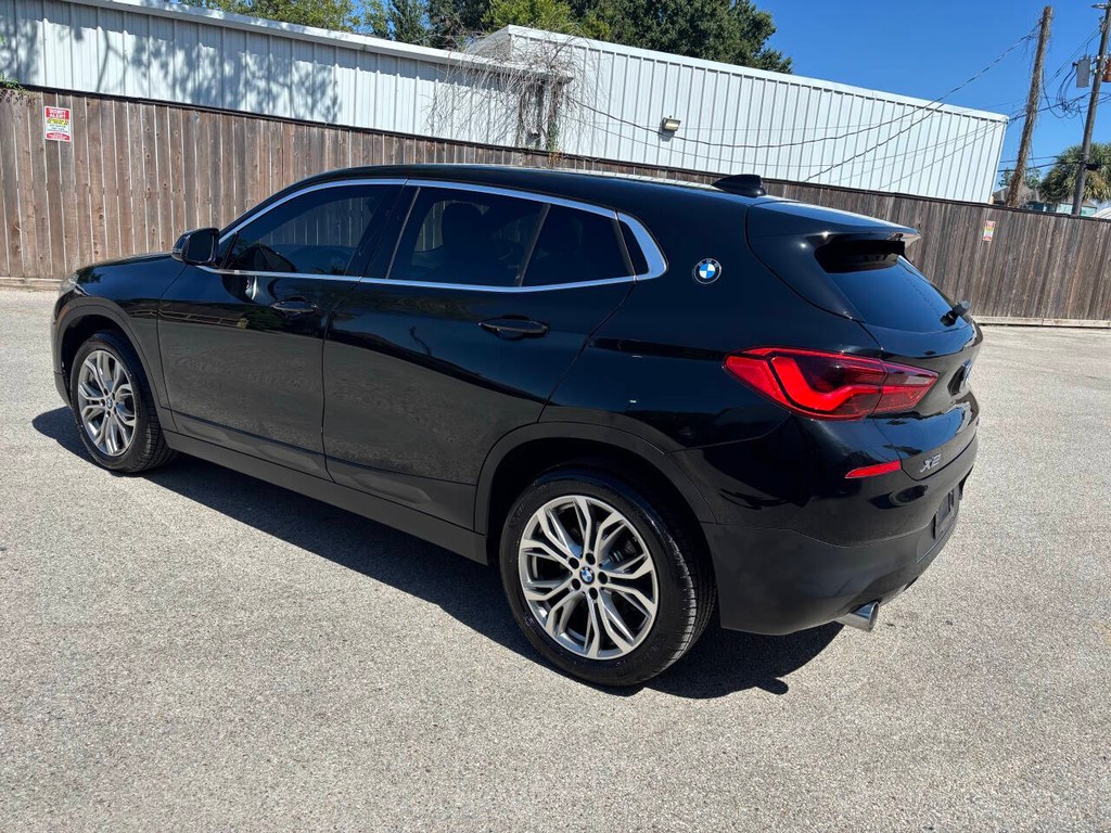 BMW X2 Vehicle Full-screen Gallery Image 05
