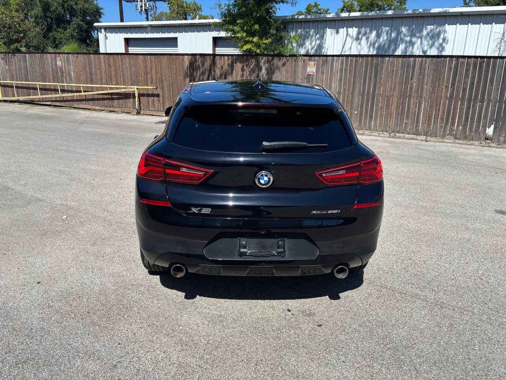 BMW X2 Vehicle Full-screen Gallery Image 06