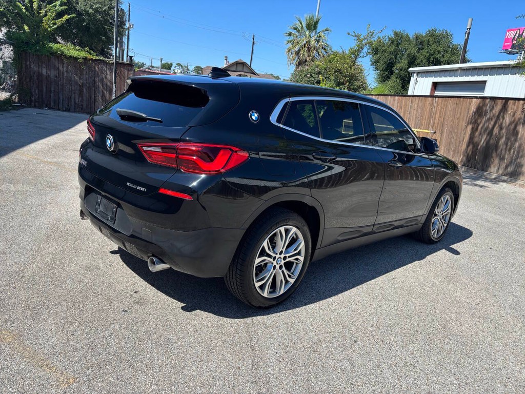BMW X2 Vehicle Full-screen Gallery Image 07