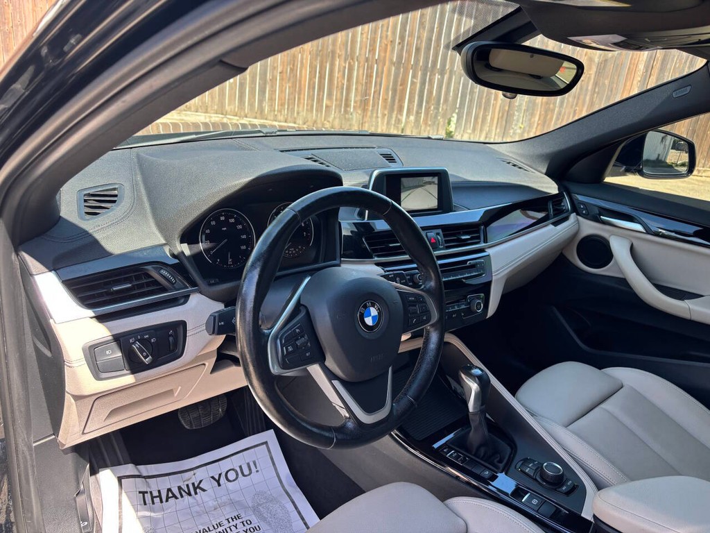 BMW X2 Vehicle Full-screen Gallery Image 08