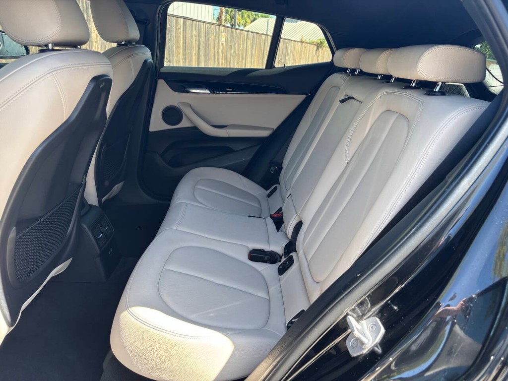 BMW X2 Vehicle Full-screen Gallery Image 14