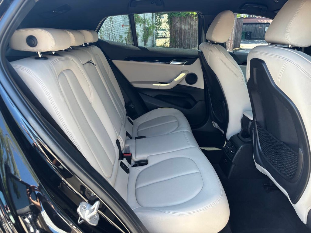 BMW X2 Vehicle Full-screen Gallery Image 16