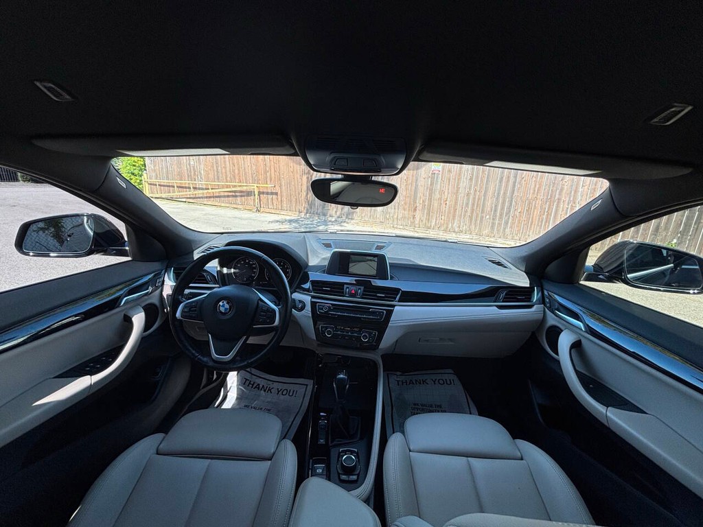 BMW X2 Vehicle Full-screen Gallery Image 18