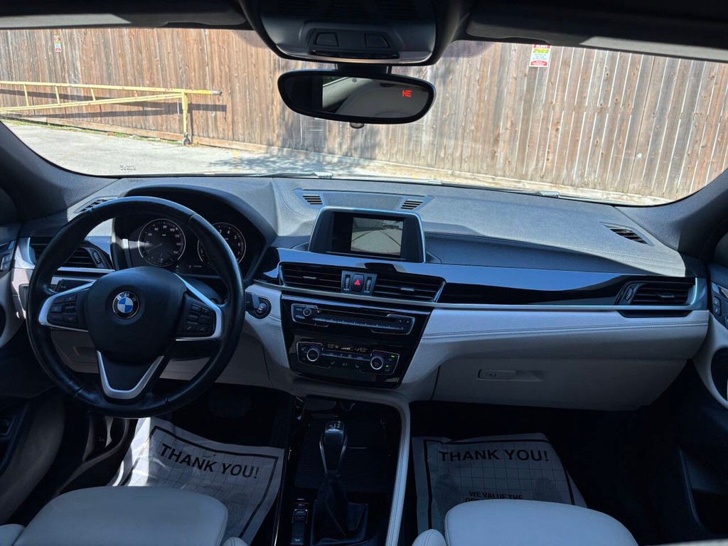 BMW X2 Vehicle Full-screen Gallery Image 19