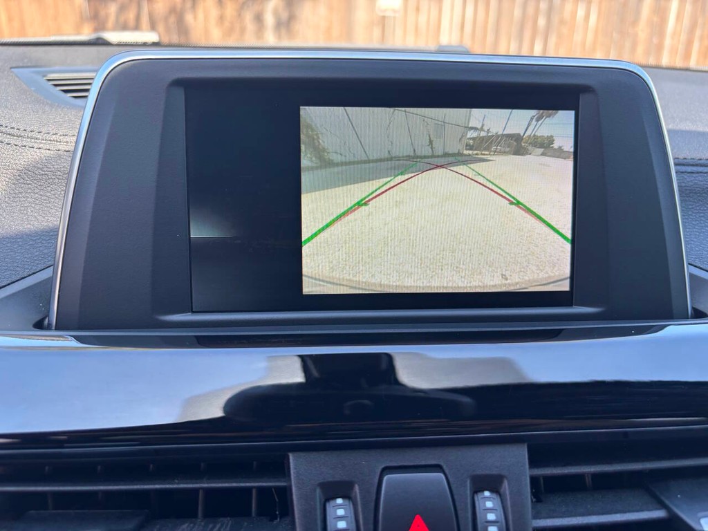 BMW X2 Vehicle Full-screen Gallery Image 21