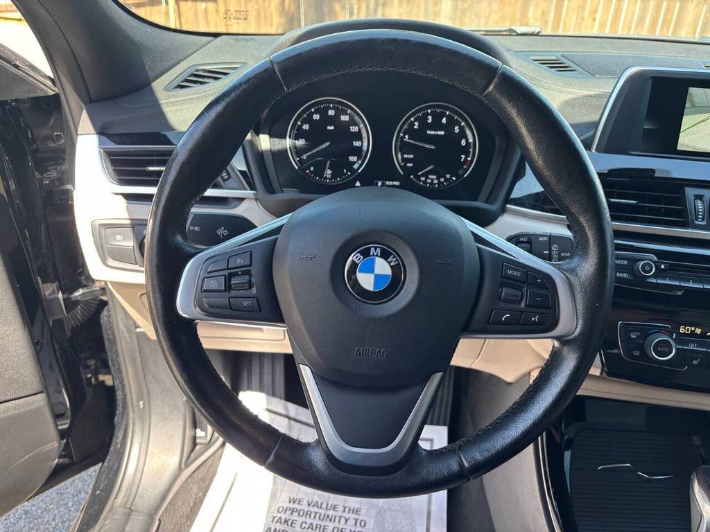BMW X2 Vehicle Full-screen Gallery Image 23