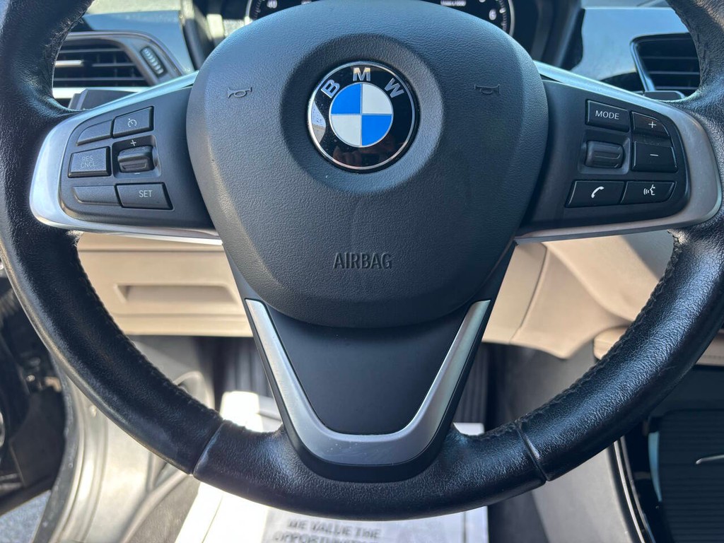 BMW X2 Vehicle Full-screen Gallery Image 24