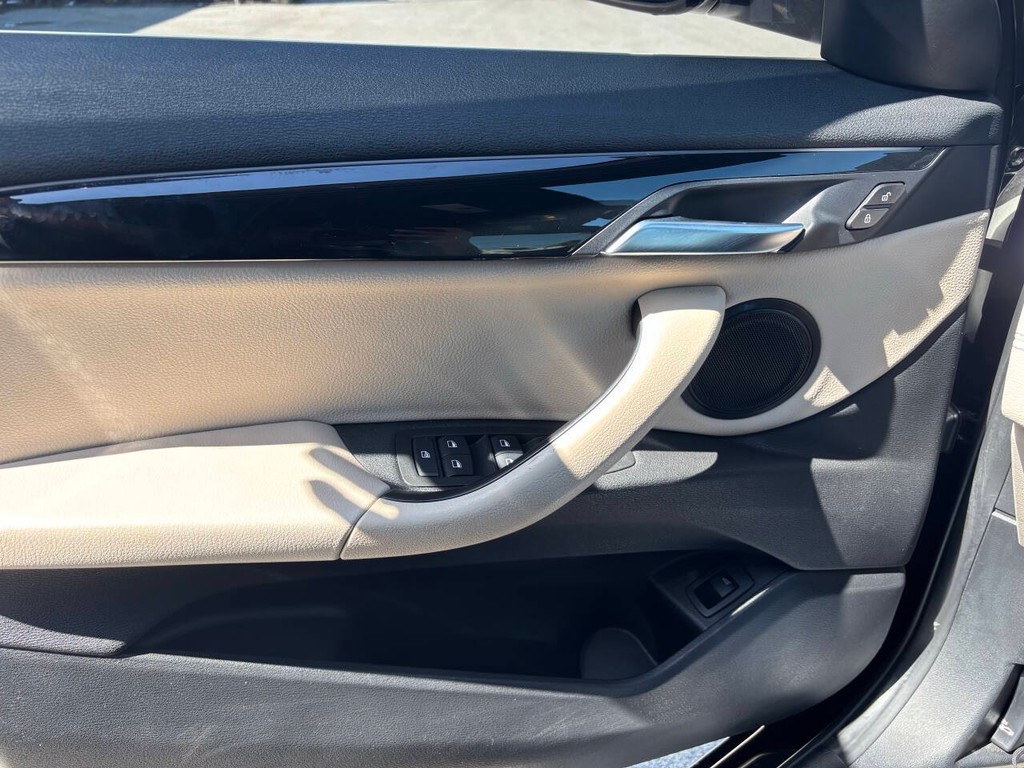 BMW X2 Vehicle Full-screen Gallery Image 27