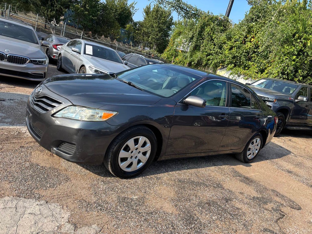 Toyota Camry Vehicle Full-screen Gallery Image 04