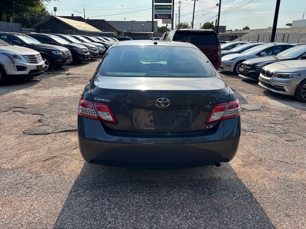 Toyota Camry Vehicle Full-screen Gallery Image 06