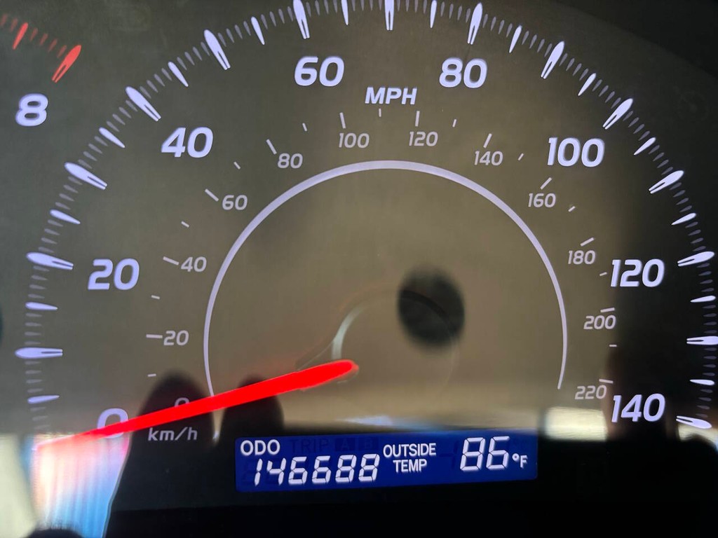 Toyota Camry Vehicle Full-screen Gallery Image 25