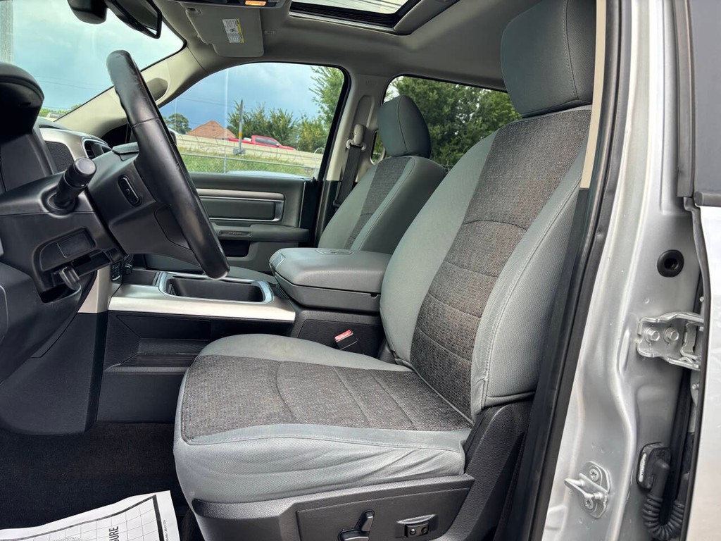 Ram 1500 Vehicle Full-screen Gallery Image 09