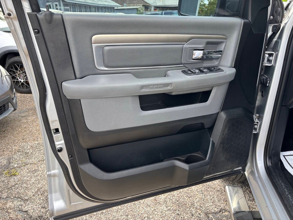 Ram 1500 Vehicle Full-screen Gallery Image 10
