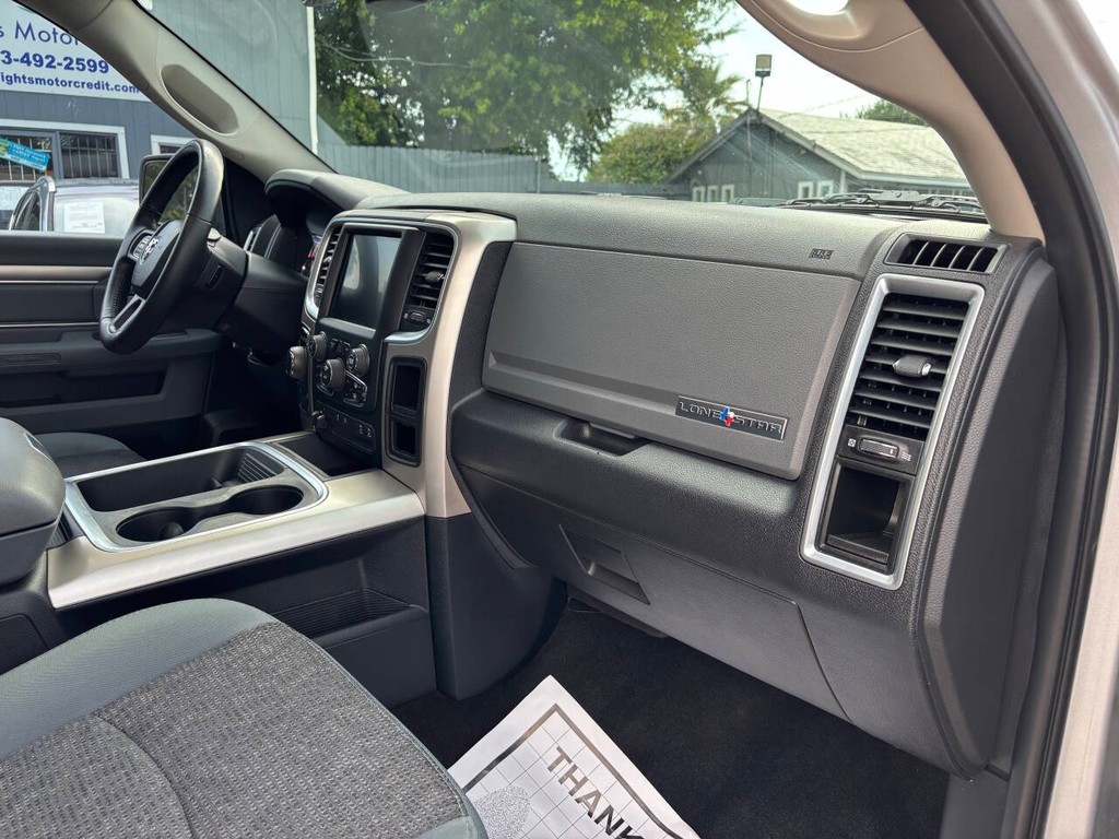 Ram 1500 Vehicle Full-screen Gallery Image 11