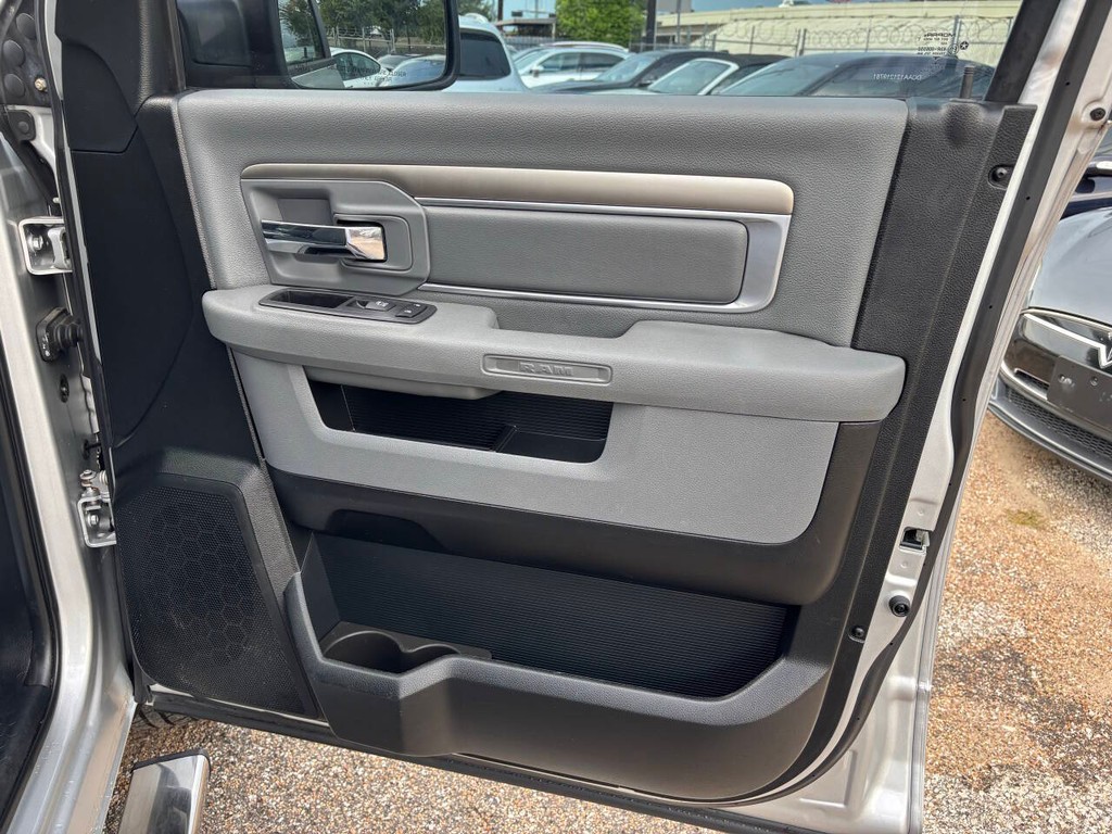 Ram 1500 Vehicle Full-screen Gallery Image 13