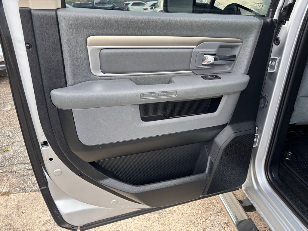 Ram 1500 Vehicle Full-screen Gallery Image 15