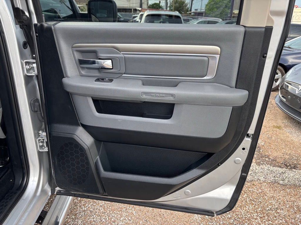 Ram 1500 Vehicle Full-screen Gallery Image 16