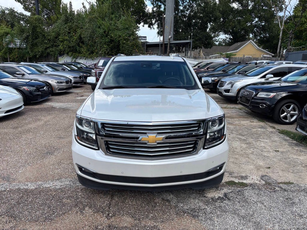 Chevrolet Suburban Vehicle Full-screen Gallery Image 02