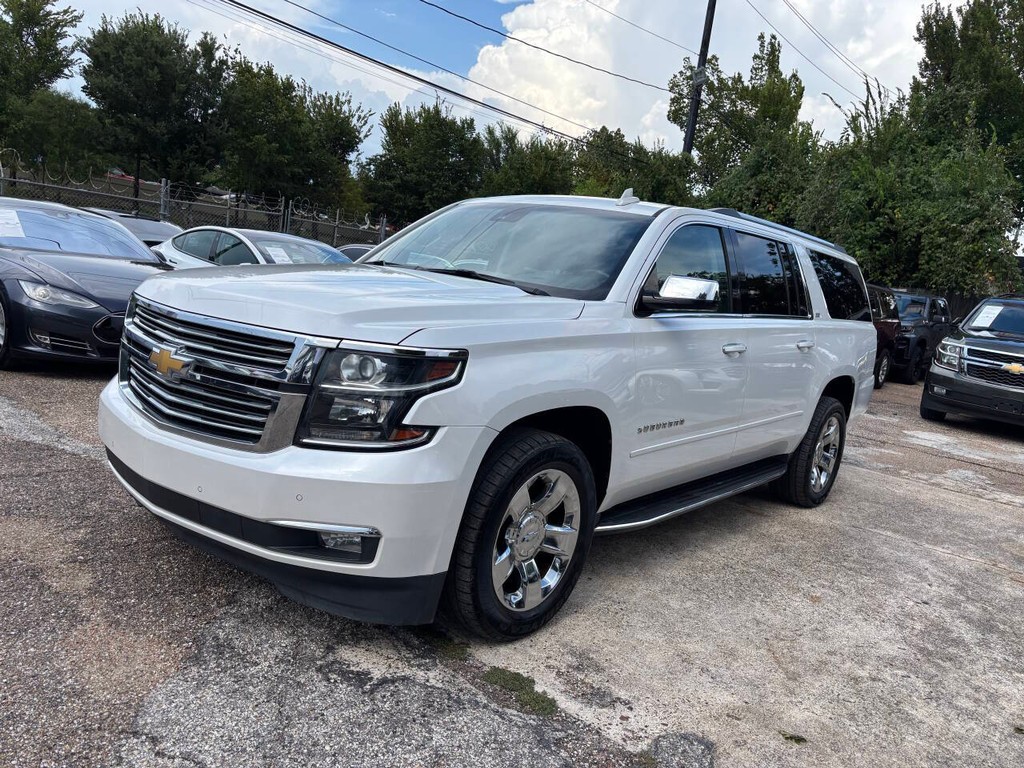 Chevrolet Suburban Vehicle Full-screen Gallery Image 04