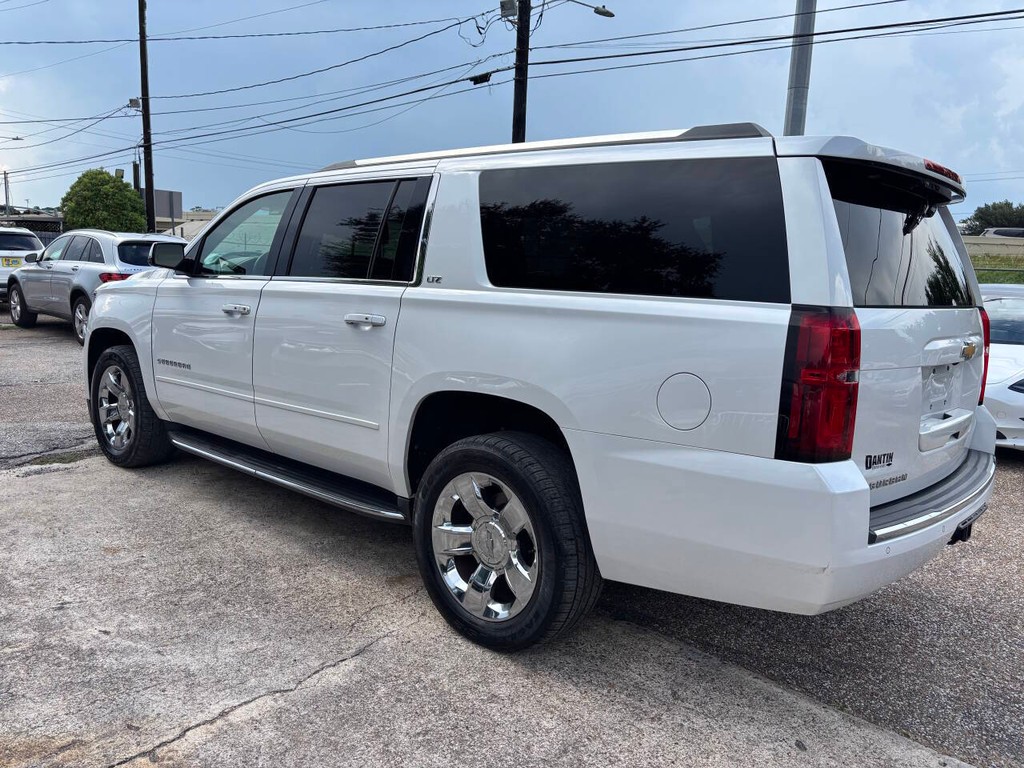 Chevrolet Suburban Vehicle Full-screen Gallery Image 05