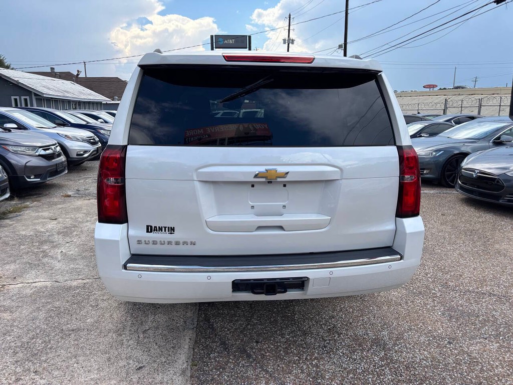 Chevrolet Suburban Vehicle Full-screen Gallery Image 06