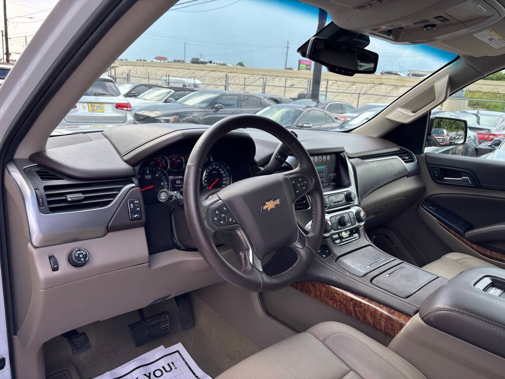 Chevrolet Suburban Vehicle Full-screen Gallery Image 08