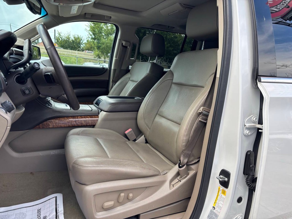 Chevrolet Suburban Vehicle Full-screen Gallery Image 09