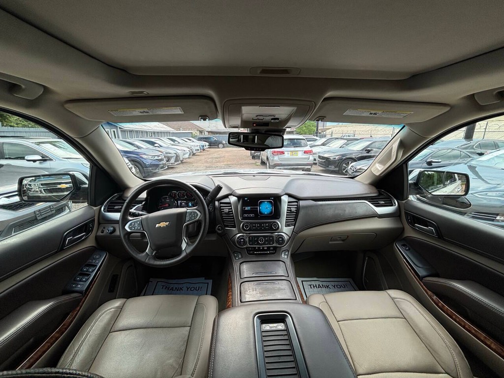Chevrolet Suburban Vehicle Full-screen Gallery Image 21