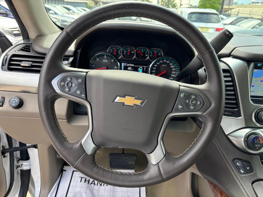 Chevrolet Suburban Vehicle Full-screen Gallery Image 26