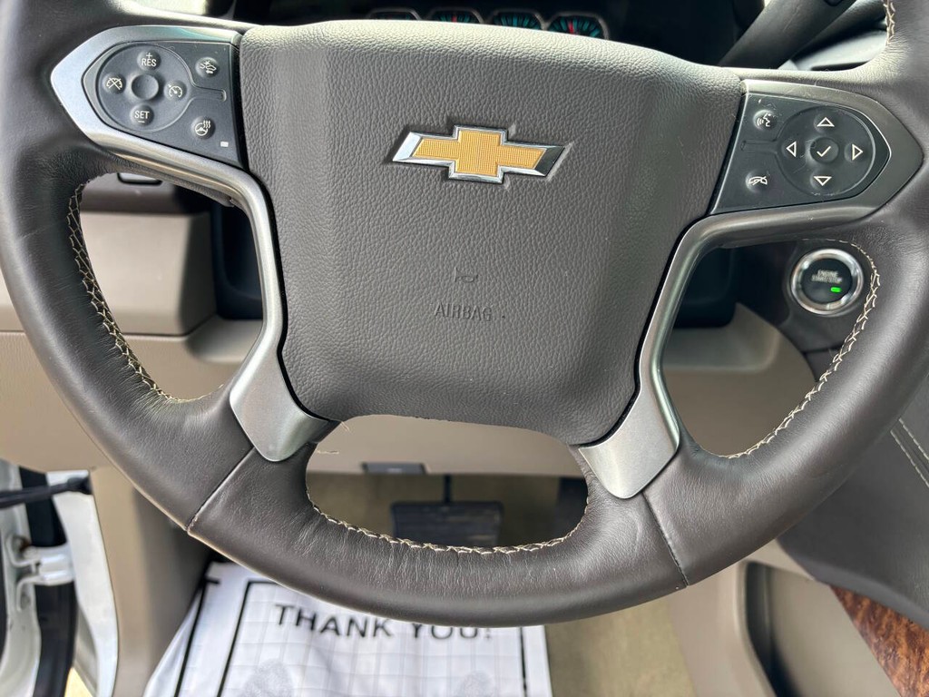 Chevrolet Suburban Vehicle Full-screen Gallery Image 27